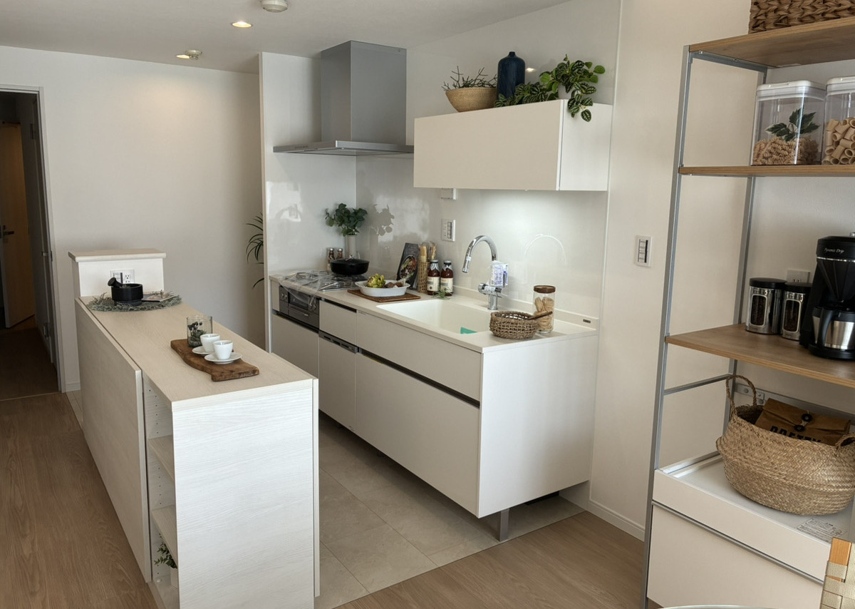 明和地所、LIXIL連携の再販物件公開、社会課題に応えるキッチン